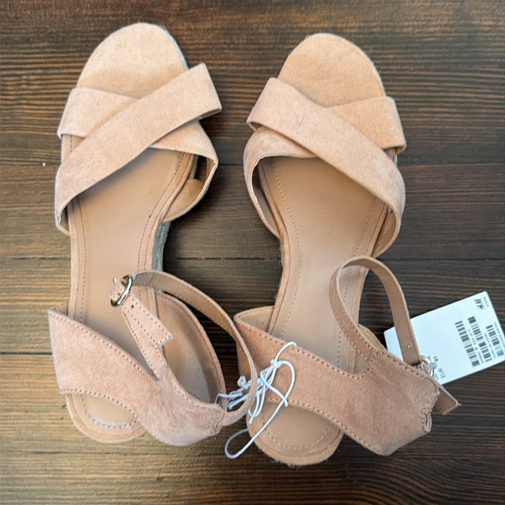 NWT H&M faux suede tan espadrilles size 9.5
